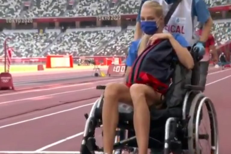 Тверская спортсменка Дарья Клишина покинула олимпийские соревнования в Токио в инвалидном кресле