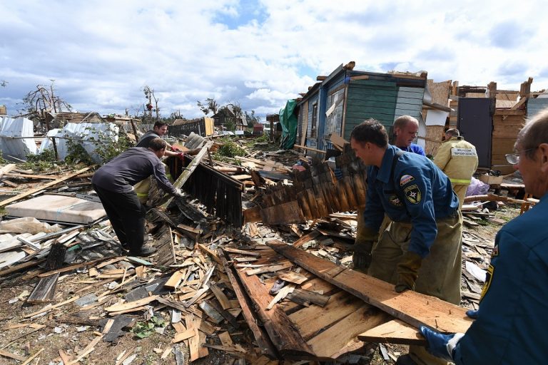 Семьям жертв и пострадавшим при урагане в Тверской области предоставят выплаты