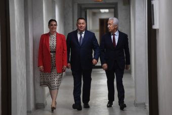 Игорь Руденя, Владимир Васильев и Юлия Саранова получили удостоверения зарегистрированных кандидатов