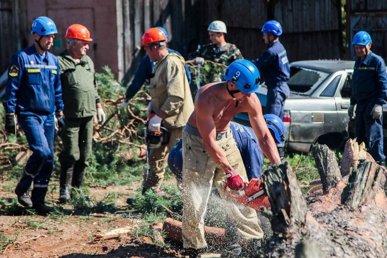 В Тверской области восстанавливают дома и электричество на пострадавшей от торнадо улице