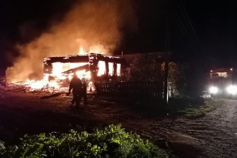 В Бежецком районе сгорел дом многодетной семьи