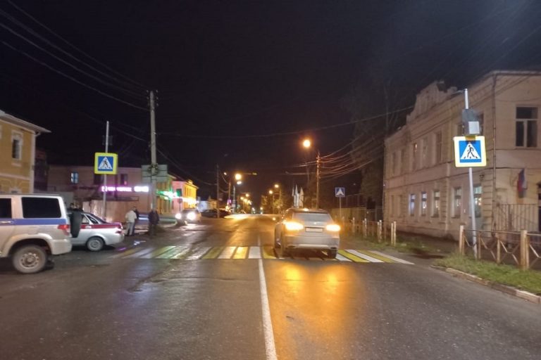 В Торжке пешехода сбил Lexus