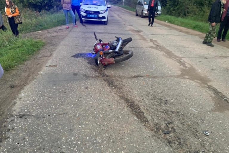 В Зубцовском районе сбили мотоциклиста. Водитель скрылся
