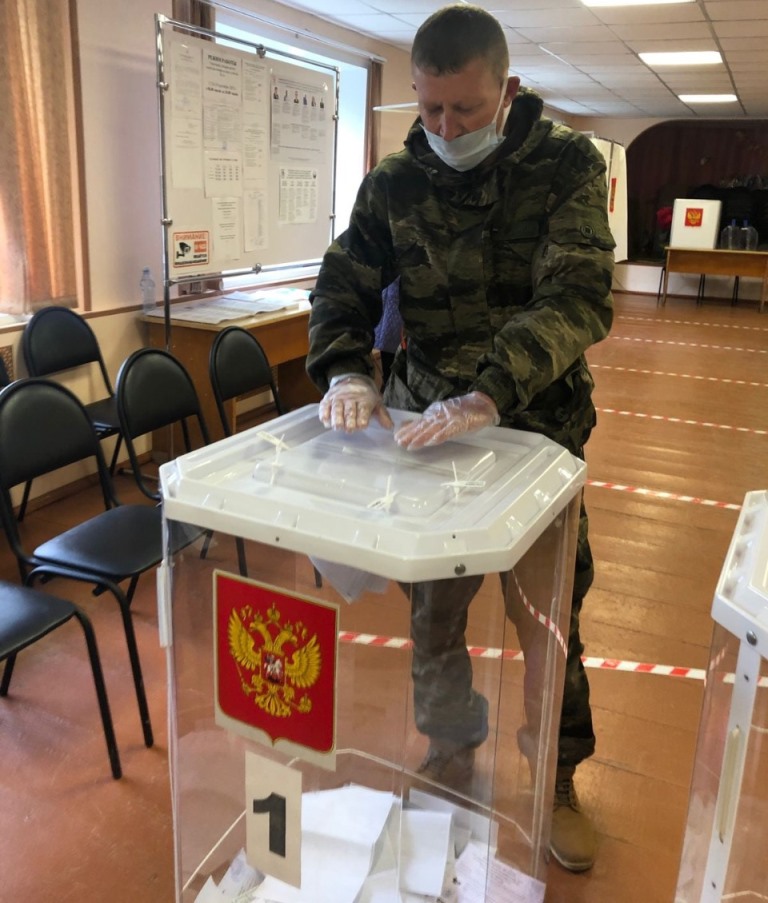 В Тверской области на выборы пришел рыбак с большим уловом