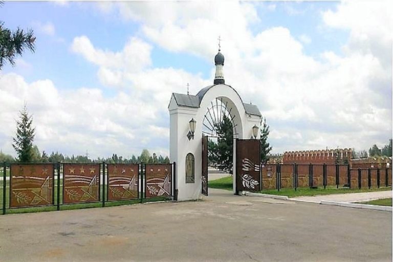 В Ржеве украли ворота на Мемориальном кладбище