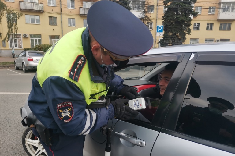 В Госдуме предложили отказаться от штрафов за тонировку передних боковых стекол автомобиля