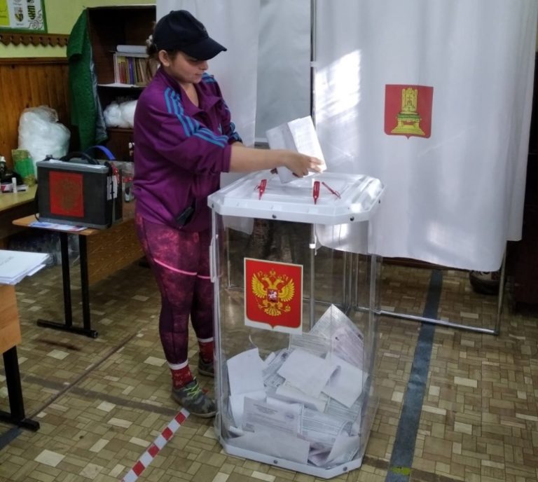 Жители Тверской области делают свой выбор в основной день голосования
