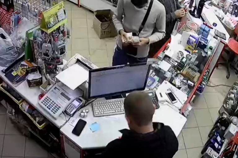 Житель Тверской области устроил шопинг с фальшивыми деньгами