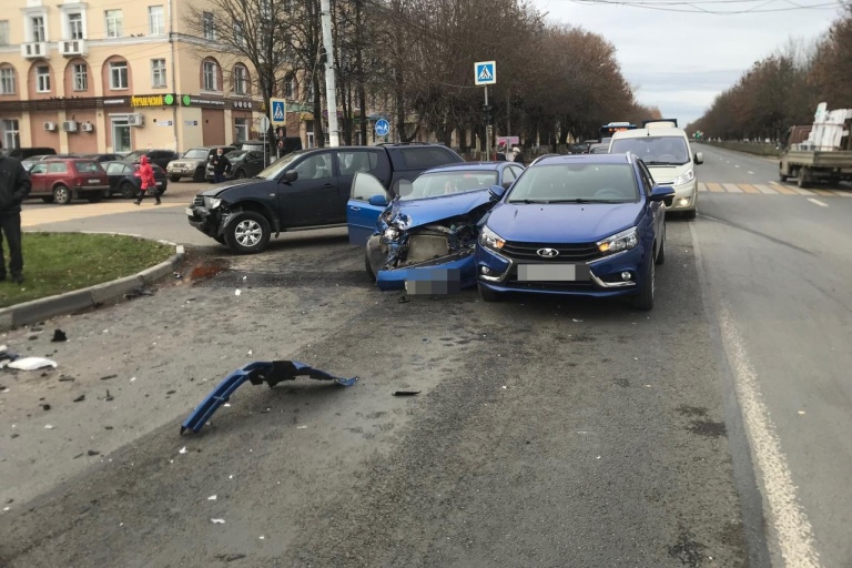 В Твери женщина-водитель пострадала в спровоцированном ею тройном ДТП