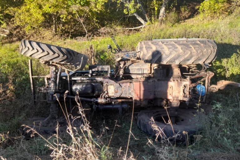 В Тверской области пьяный мужчина угнал трактор за полмиллиона рублей и попал в ДТП