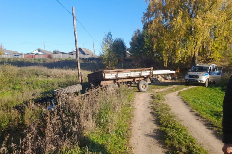 В Тверской области пьяный мужчина угнал трактор за полмиллиона рублей и попал в ДТП