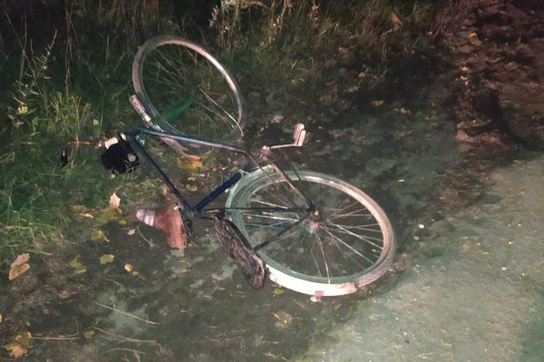 В Тверской области подросток на мопеде сбил выпившего велосипедиста