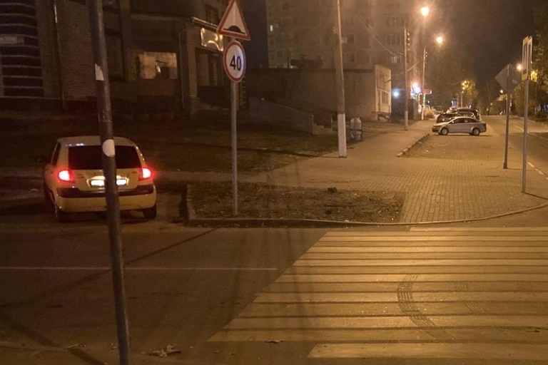 На пешеходном переходе в Твери автомобиль сбил 15-летнего подростка
