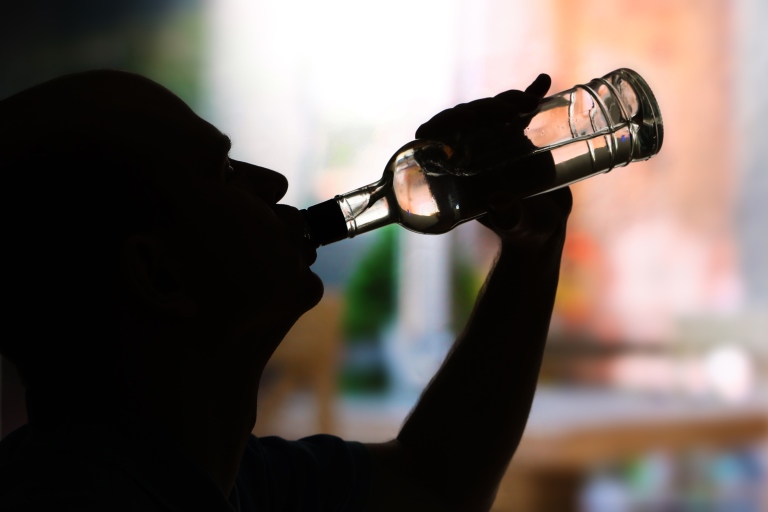 Минздрав назвал число алкоголиков в России