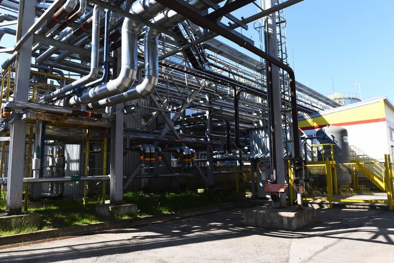 На стройплощадке по расширению производства ООО «Шелл Нефть» в Тверской области началась установка свай