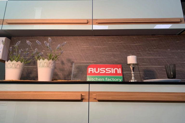 «Руссини»: стильные, удобные и функциональные кухни, которые служат годами