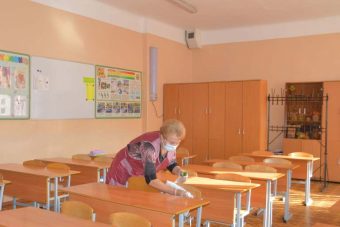 В школах и детских садах Твери действуют усиленные меры профилактики распространения коронавируса
