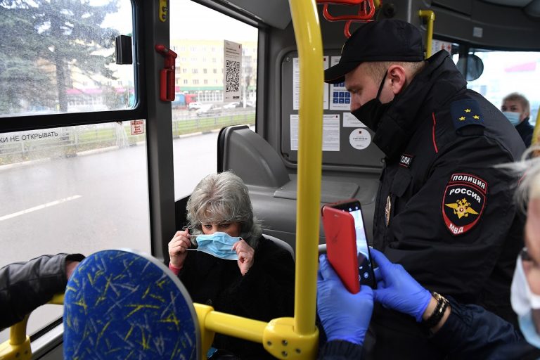 В Тверской области более 130 пассажиров автобусов оштрафовали за нарушение масочного режима