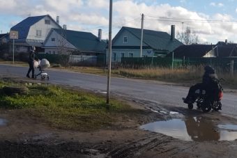 Инвалиды с угрозой для жизни прокладывают путь к школе-интернату №1 в Твери Инвалиды с угрозой для жизни прокладывают путь к школе-интернату №1 в Твери