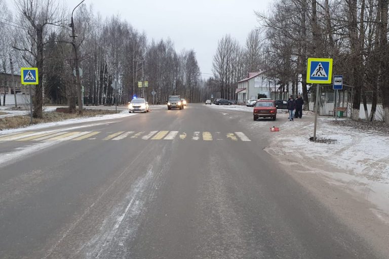На пешеходном переходе в Тверской области мужчина попал под колеса ВАЗа