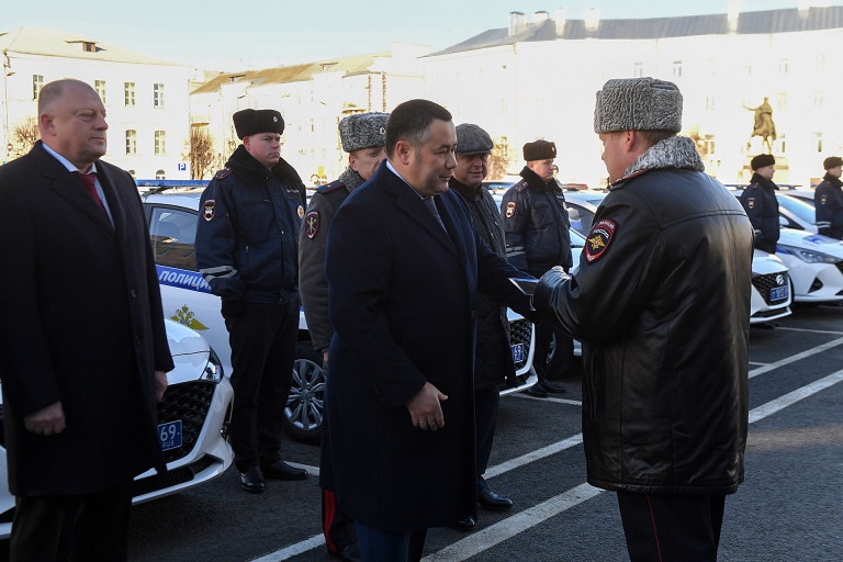 Подразделениям полиции Тверской области переданы 68 новых служебных автомобилей