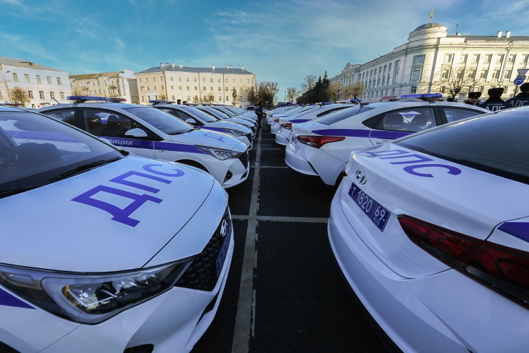 Подразделениям полиции Тверской области переданы 68 новых служебных автомобилей