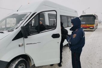Перечислены разрешающие поводы для для вскрытия полицейскими машин и проникновения в дом