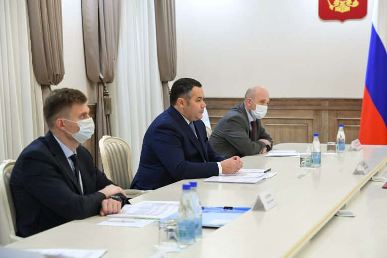 Губернатор Игорь Руденя с главой Максатихинского района обсудил вопрос ремонта дорог