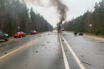 Появилось видео момента смертельного ДТП, в котором сгорела легковушка с водителем