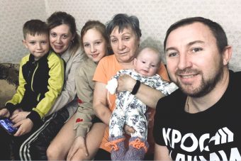 Лауреаты в номинации "Молодая семья" Всероссийского конкурса получили награды в Москве