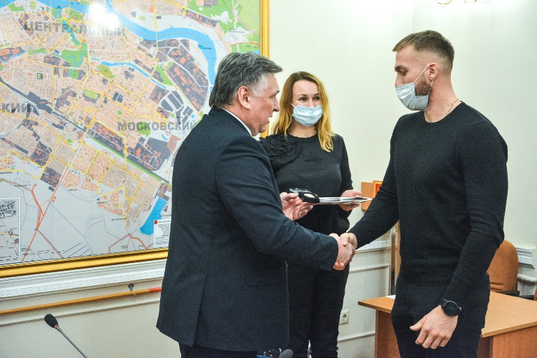 Известный спортсмен-олимпиец награжден почетным знаком Главы города Твери
