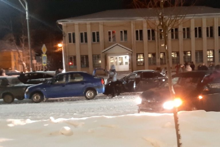 В Ржеве столкнулись пять автомобилей