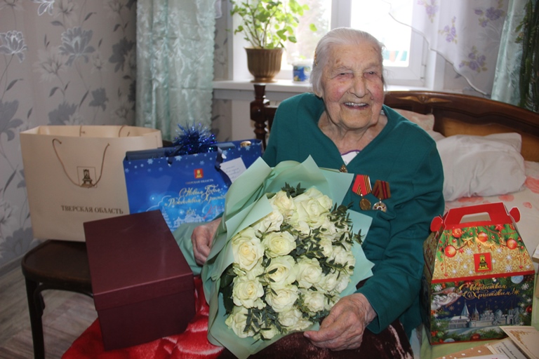 Ветеран ВОВ из Тверской области Анна Егорова празднует 100-летний юбилей