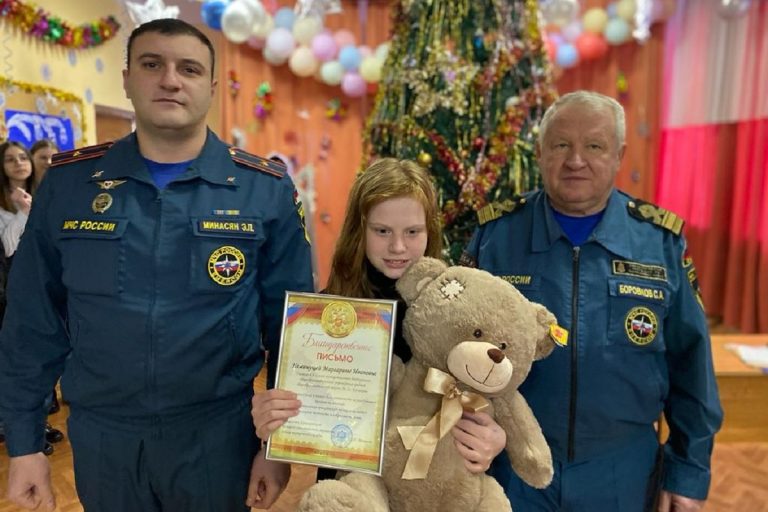 Шестиклассница из Тверской области спасла женщину, провалившуюся под лед