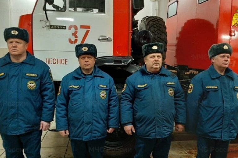 В Тверской области пожарные спасли мужчину из горящей квартиры