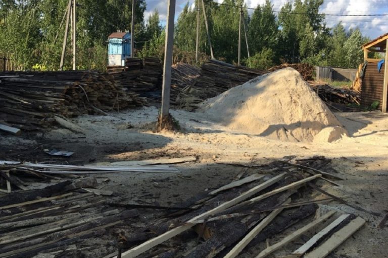 Жители села в Калининском районе пожаловались на близлежащую пилораму