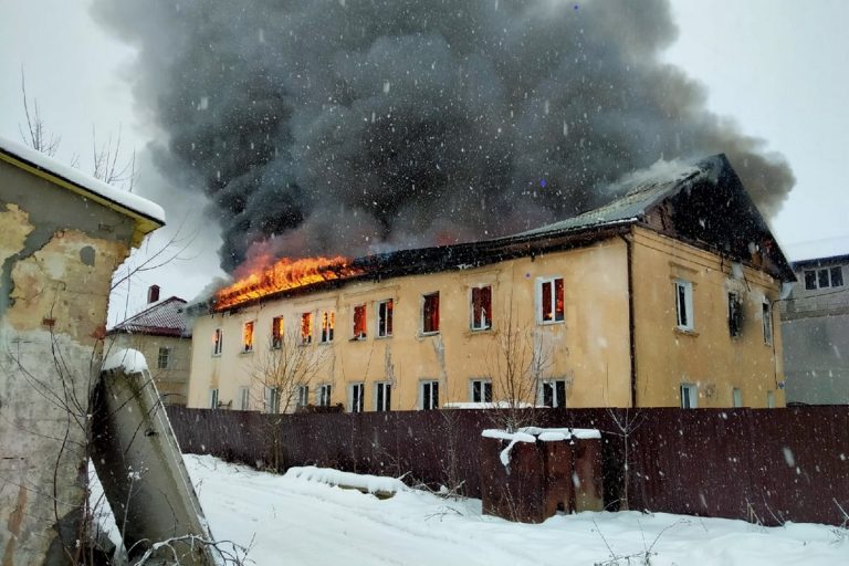 В Пролетарском районе Твери горело производственное здание