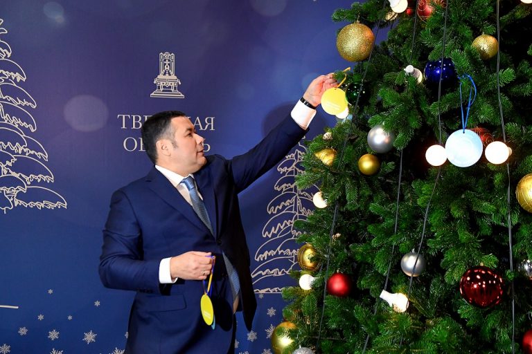 Губернатор Игорь Руденя поможет Деду Морозу исполнить желания 38 детей из Тверской области