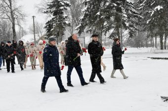 Сергей Голубев возложил цветы к Мемориалу «Московская гора» в Зубцове Сергей Голубев возложил цветы к Мемориалу «Московская гора» в Зубцове