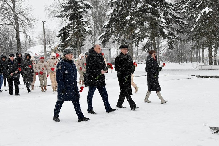 Сергей Голубев возложил цветы к Мемориалу «Московская гора» в Зубцове