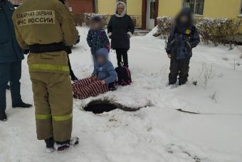 Ржевская школьница провалилась в колодец и получила травму
