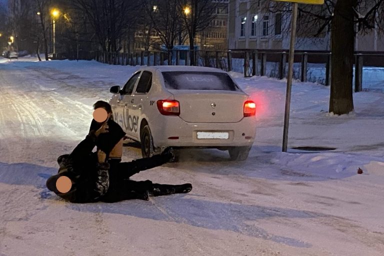 В Заволжском районе Твери избили пожилого таксиста