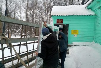 Под Тверью в Каблуковской школе поменяют окна благодаря меценату Под Тверью в Каблуковской школе поменяют окна благодаря меценату