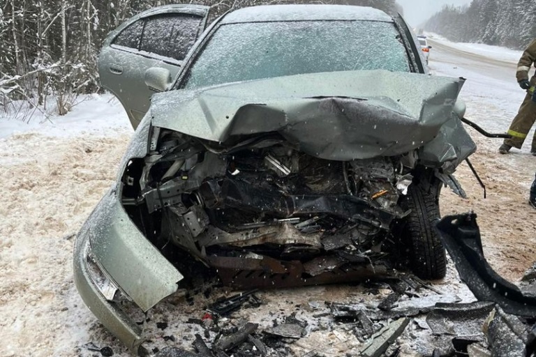 В столкновении иномарок на М-9 в Тверской области пострадали оба водителя