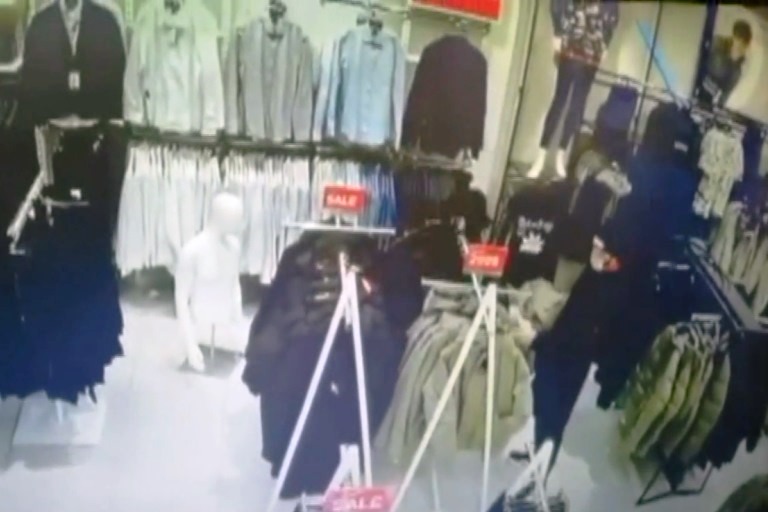 В Твери мигрант повадился воровать куртки в одном и том же магазине