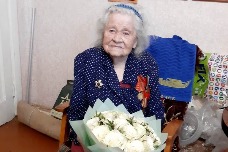 Участница ВОВ из Тверской области Анна Бабошина отмечает 100-летний юбилей