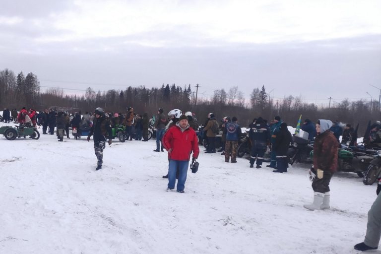 На зимний мотопробег в Торжок прибыла рекордная колонна байкеров на «Уралах» и «Днепрах»