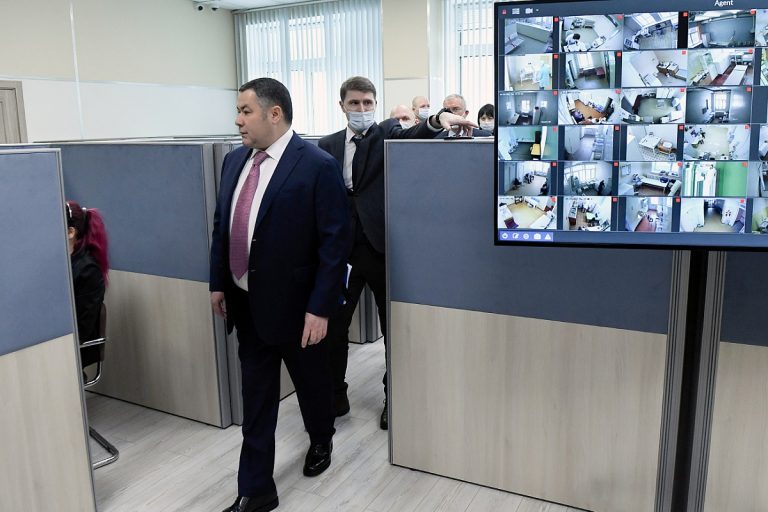 Губернатор Игорь Руденя ознакомился с работой ситуационно-аналитического центра «122»