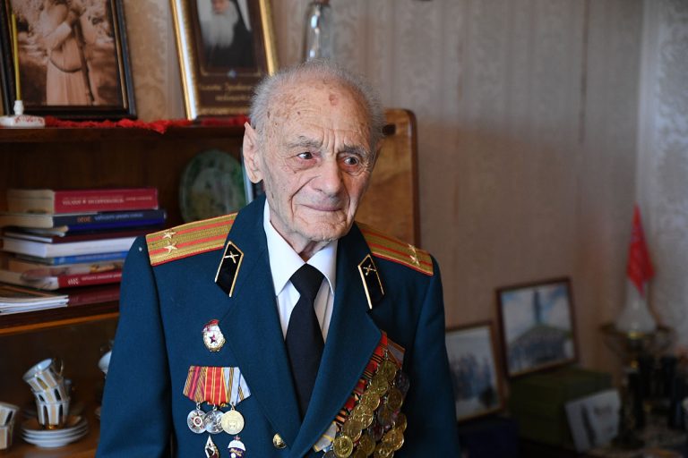 Ветеран Великой Отечественной войны Ашот Оганесов отмечает день рождения