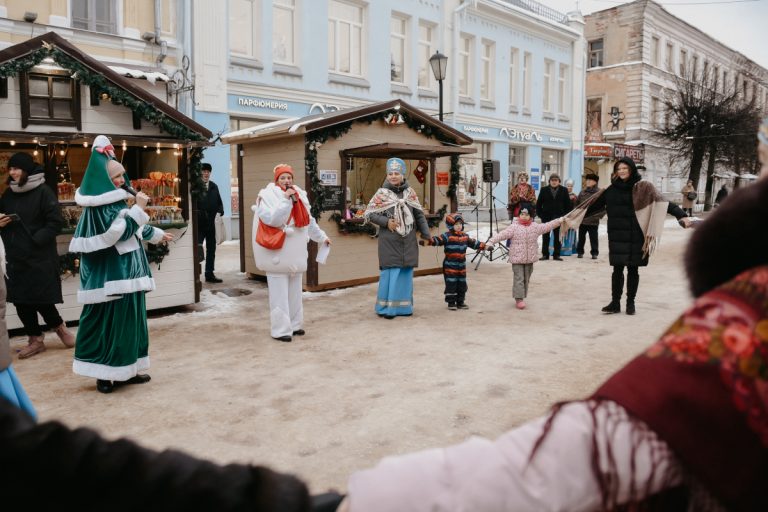 Праздники продолжаются: в центре Твери работает Рождественская ярмарка